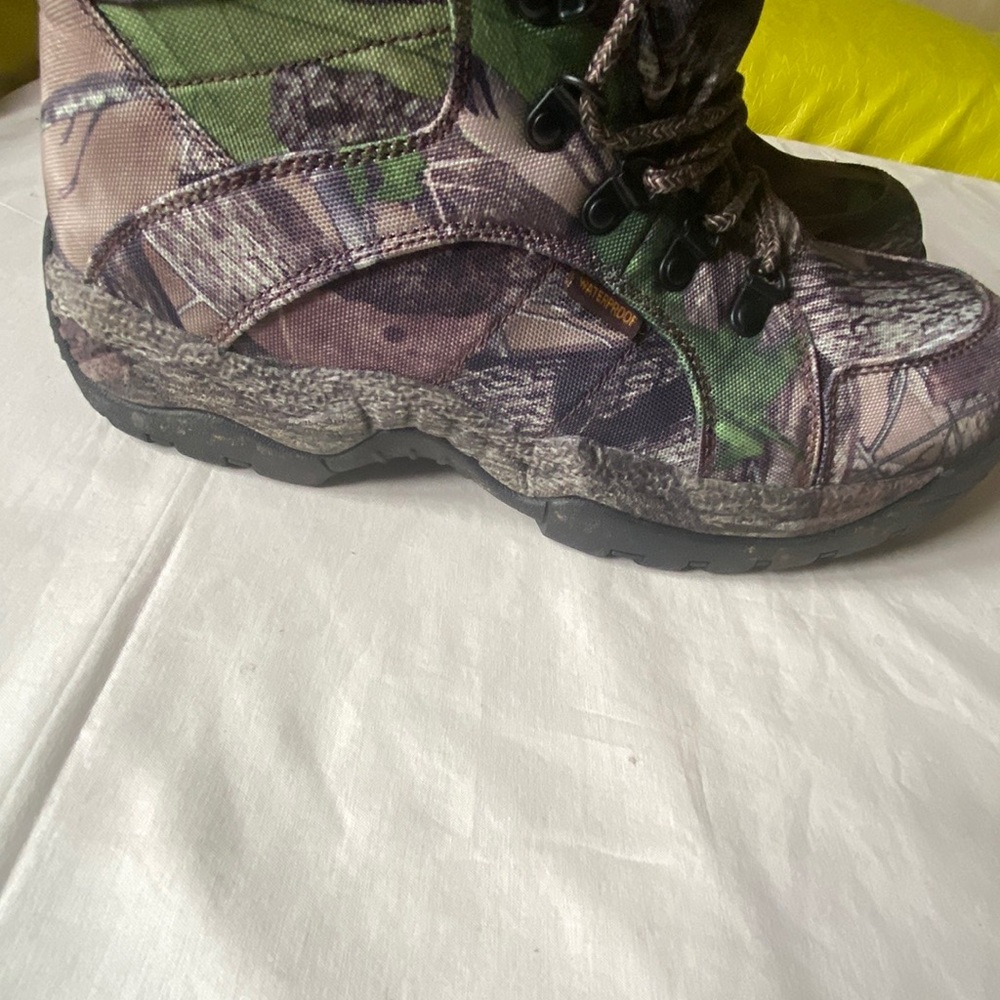 Boots - Picture 3 of 8